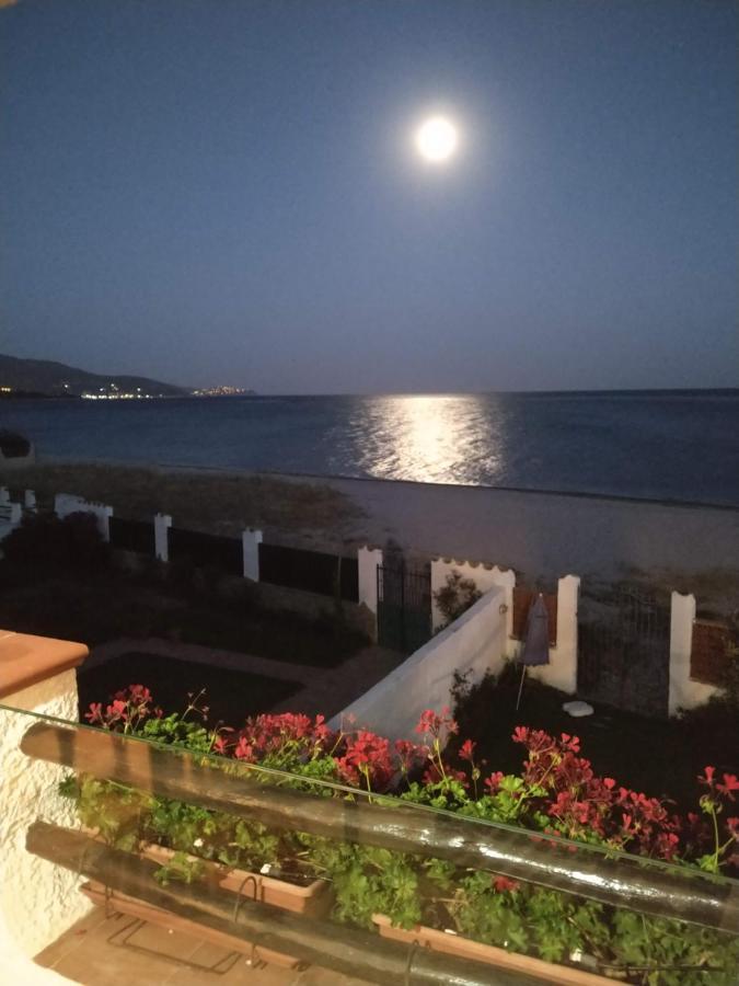 弗里米尼迪夸尔图In Front Of The Beach - La Terrazza Sul Mare公寓 外观 照片